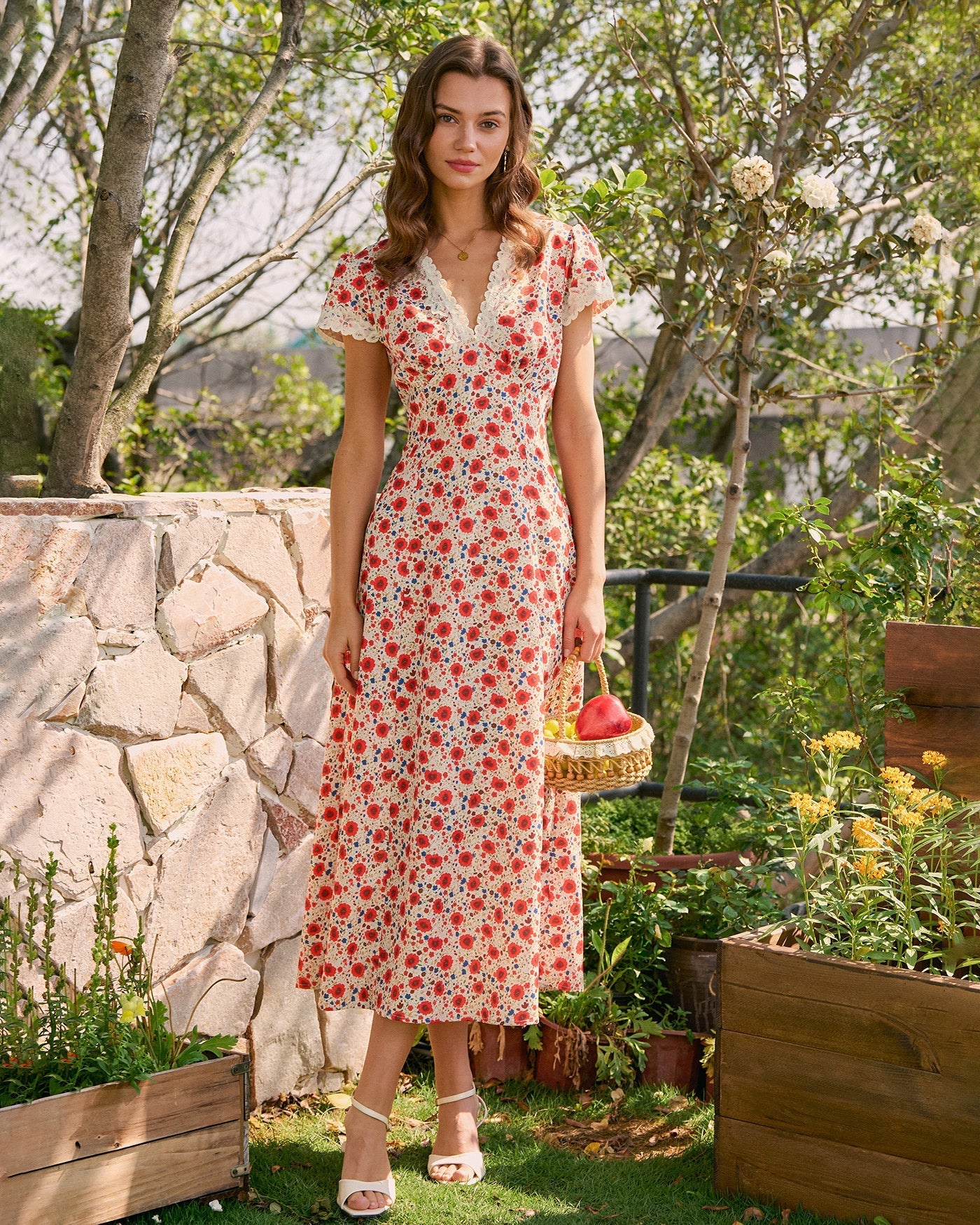 Vestido Longo Floral em Renda com Decote em V — Vermelho