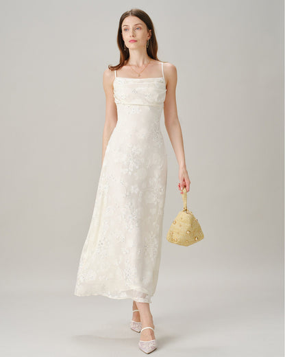Vestido longo damasco em jacquard com decote quadrado e paetês