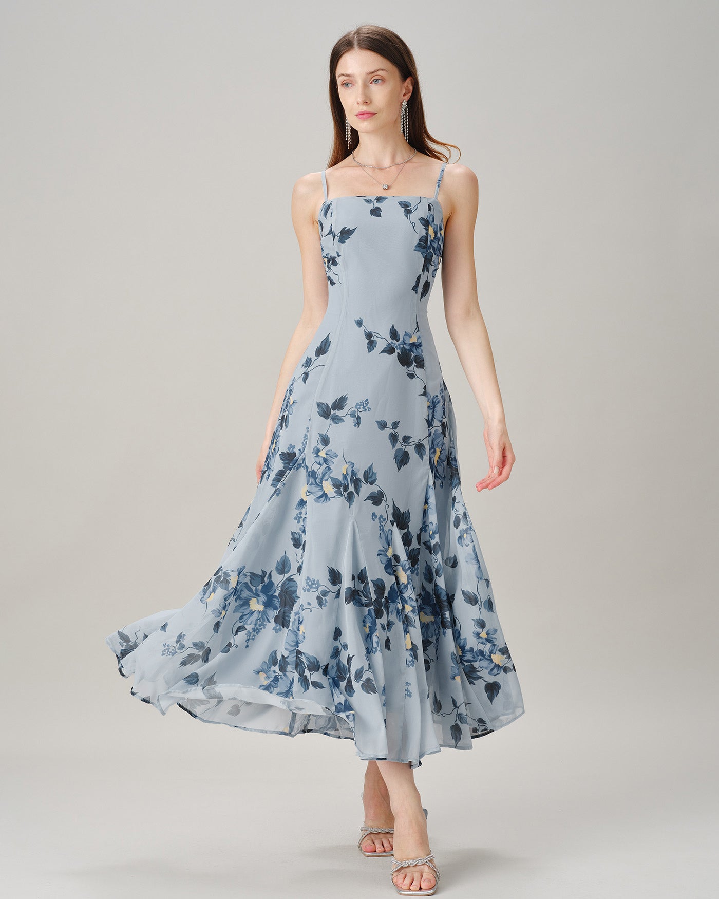 Vestido longo sem mangas em chiffon floral azul