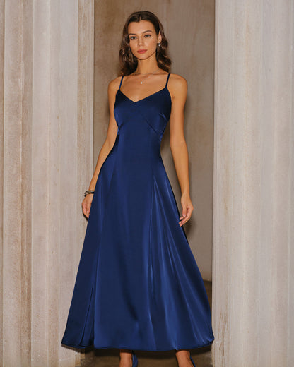 Vestido maxi slip evasê azul-marinho
