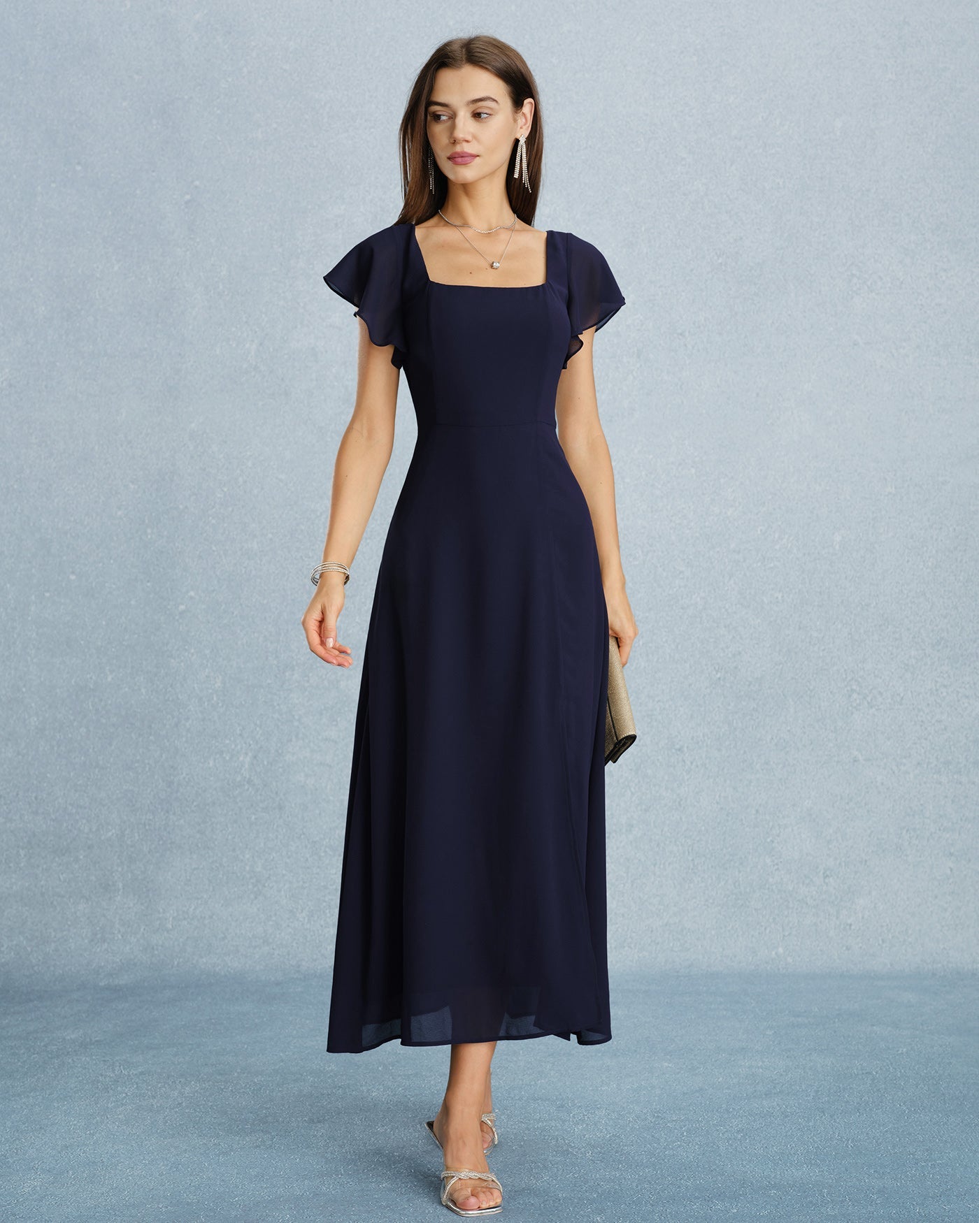 Vestido longo de chiffon azul-marinho com decote quadrado e fenda