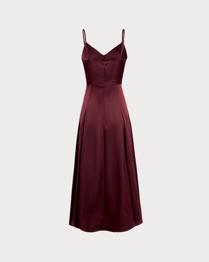 Vestido longo slip em cetim vinho com corte evasê