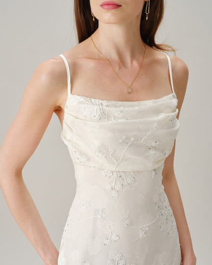 Vestido longo damasco em jacquard com decote quadrado e paetês