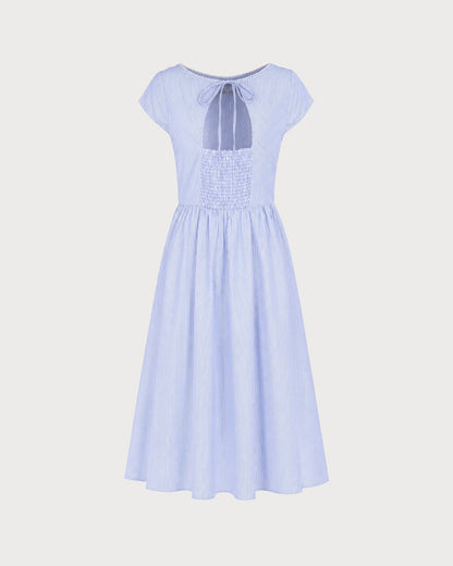 Vestido midi azul com decote canoa e franzidos