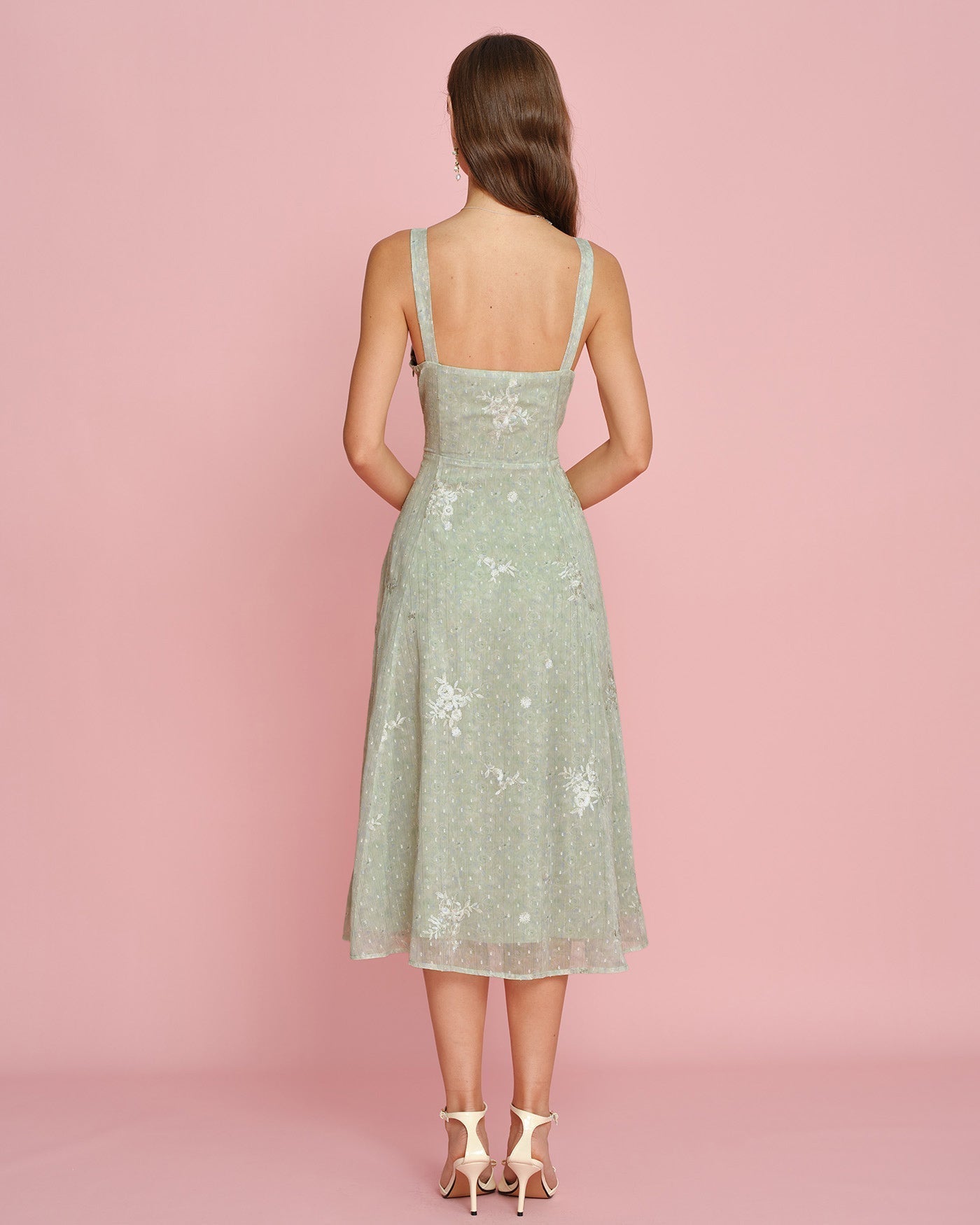 Vestido midi slip em jacquard verde com corte evasê