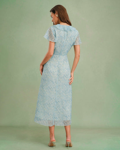 Vestido midi azul com decote em V, estampa floral e babados