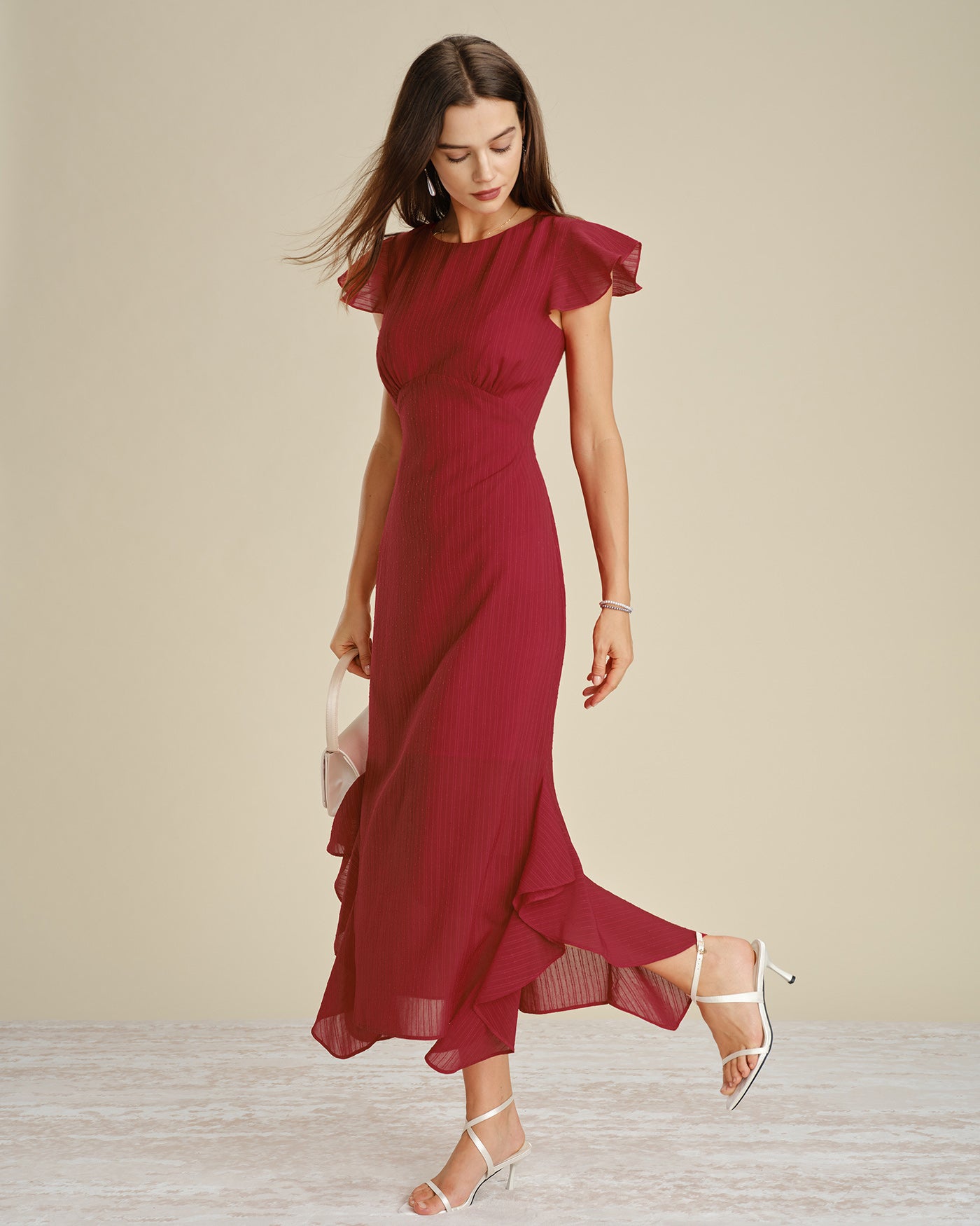 Vestido midi vermelho liso com decote canoa e babados
