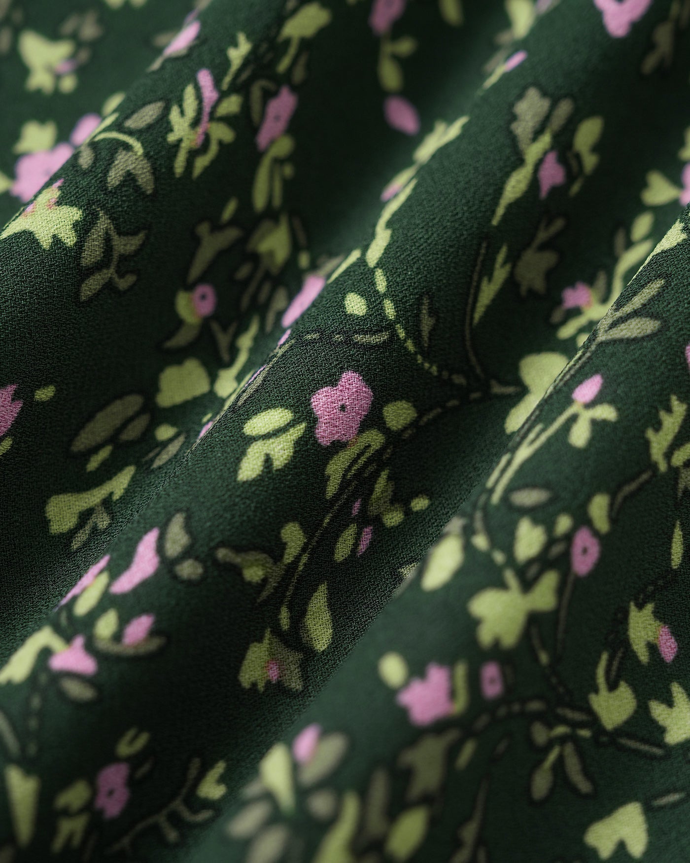 Vestido midi floral verde com decote em V