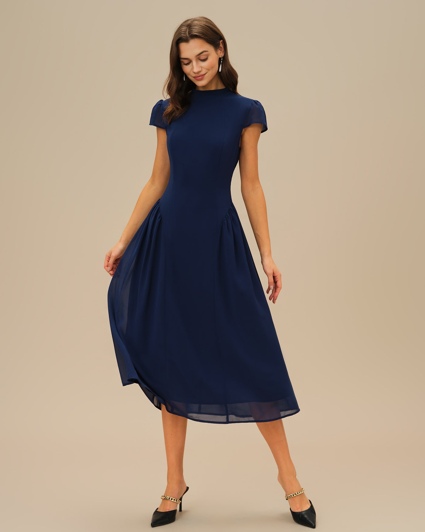 Vestido midi azul com mangas bufantes