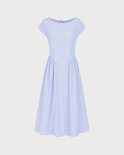 Vestido midi azul com decote canoa e franzidos