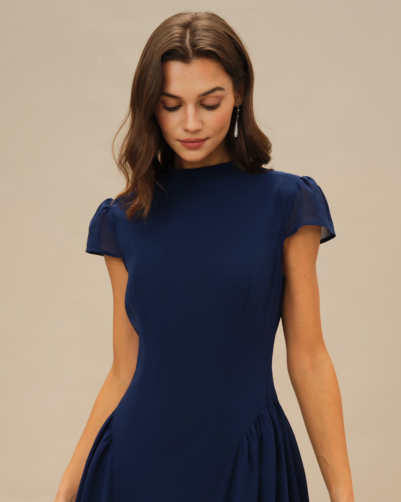 Vestido midi azul com mangas bufantes