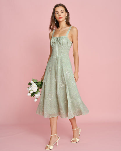 Vestido midi slip em jacquard verde com corte evasê