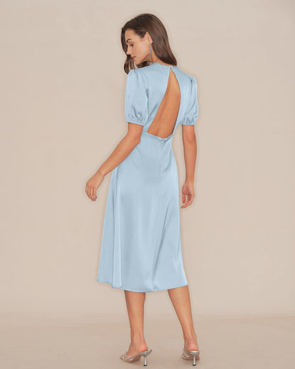 Vestido midi azul de cetim com mangas bufantes e costas abertas