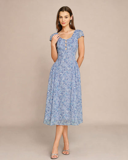 Vestido midi floral azul com decote em U e botões frontais