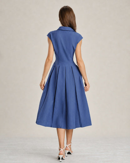 Vestido midi com gola azul e botões frontais