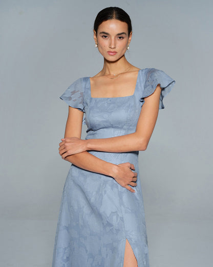 Vestido midi azul floral com decote quadrado