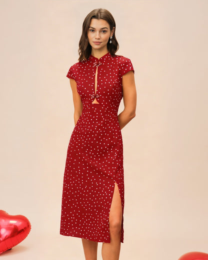 Vestido midi vermelho com gola mandarim e estampa de poá
