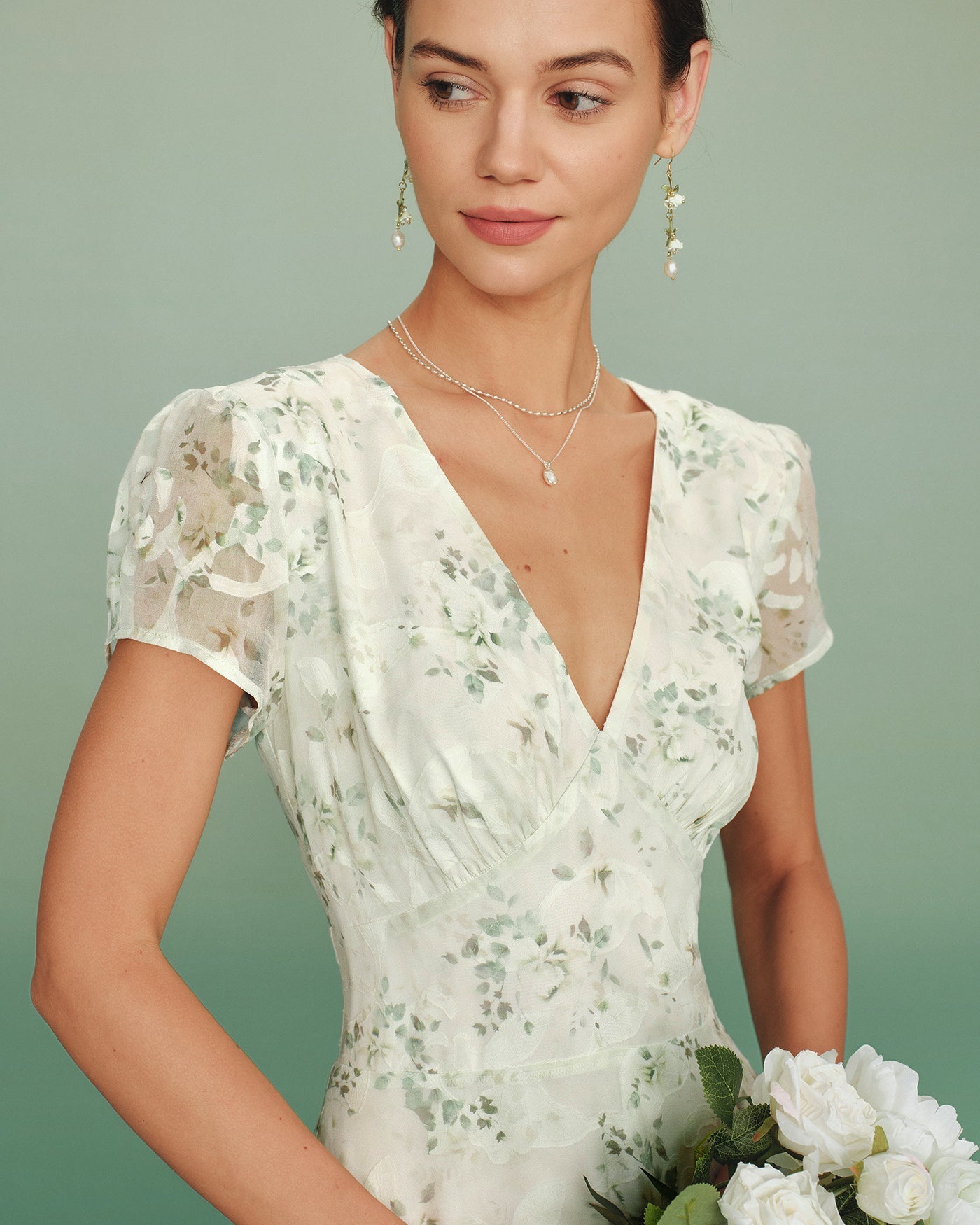 Vestido midi túnica floral verde com mangas bufantes