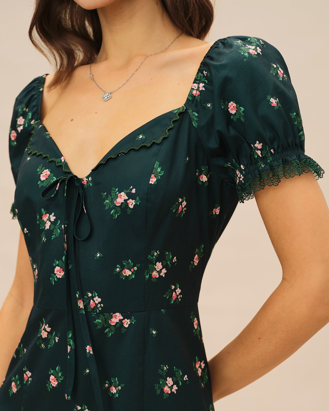 Vestido midi floral com mangas bufantes — Verde
