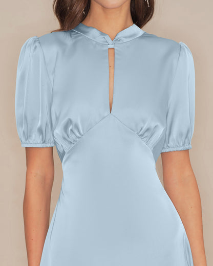 Vestido midi azul de cetim com mangas bufantes e costas abertas
