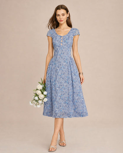 Vestido midi floral azul com decote em U e botões frontais