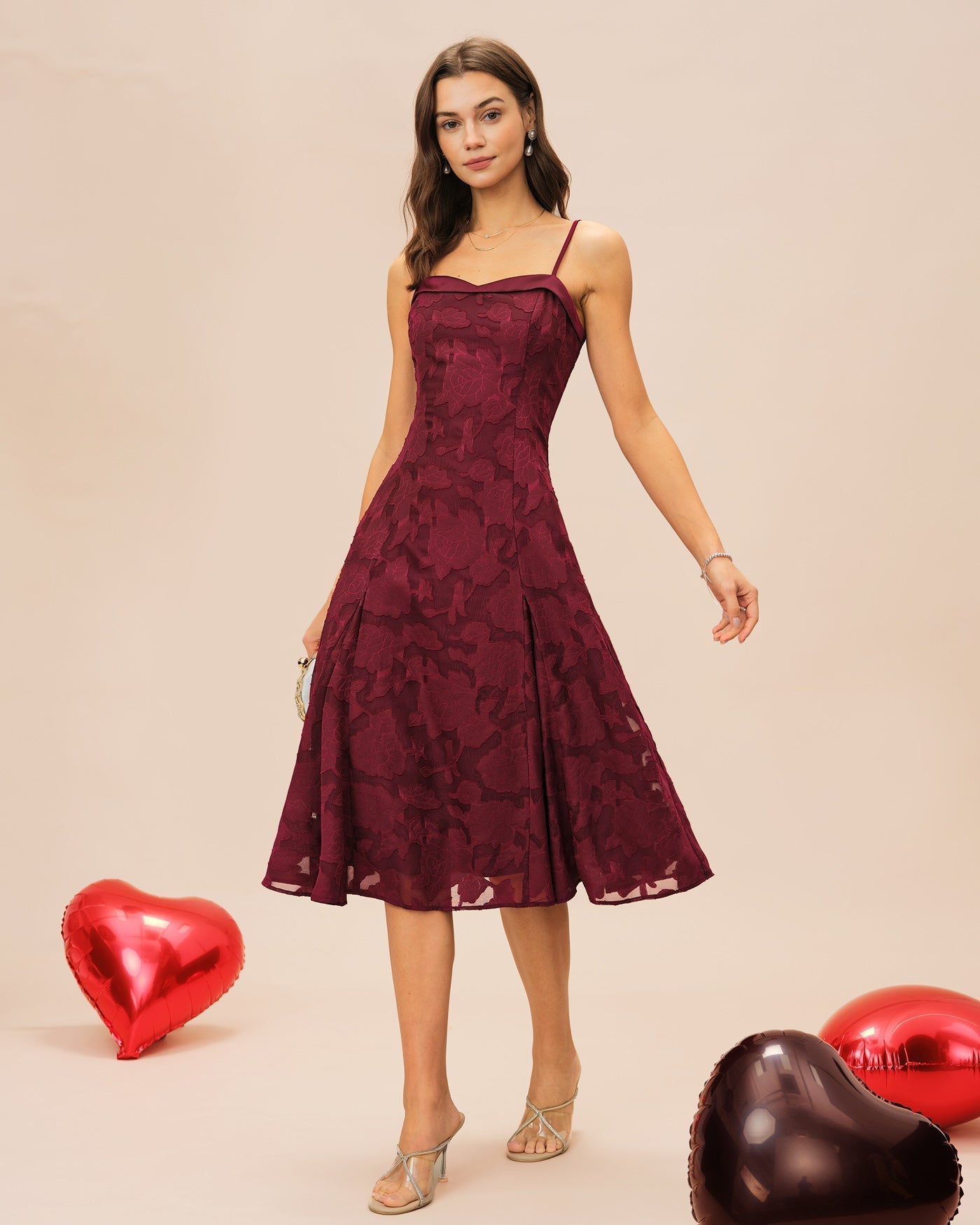 Vestido midi slip em jacquard com decote em coração — Vinho