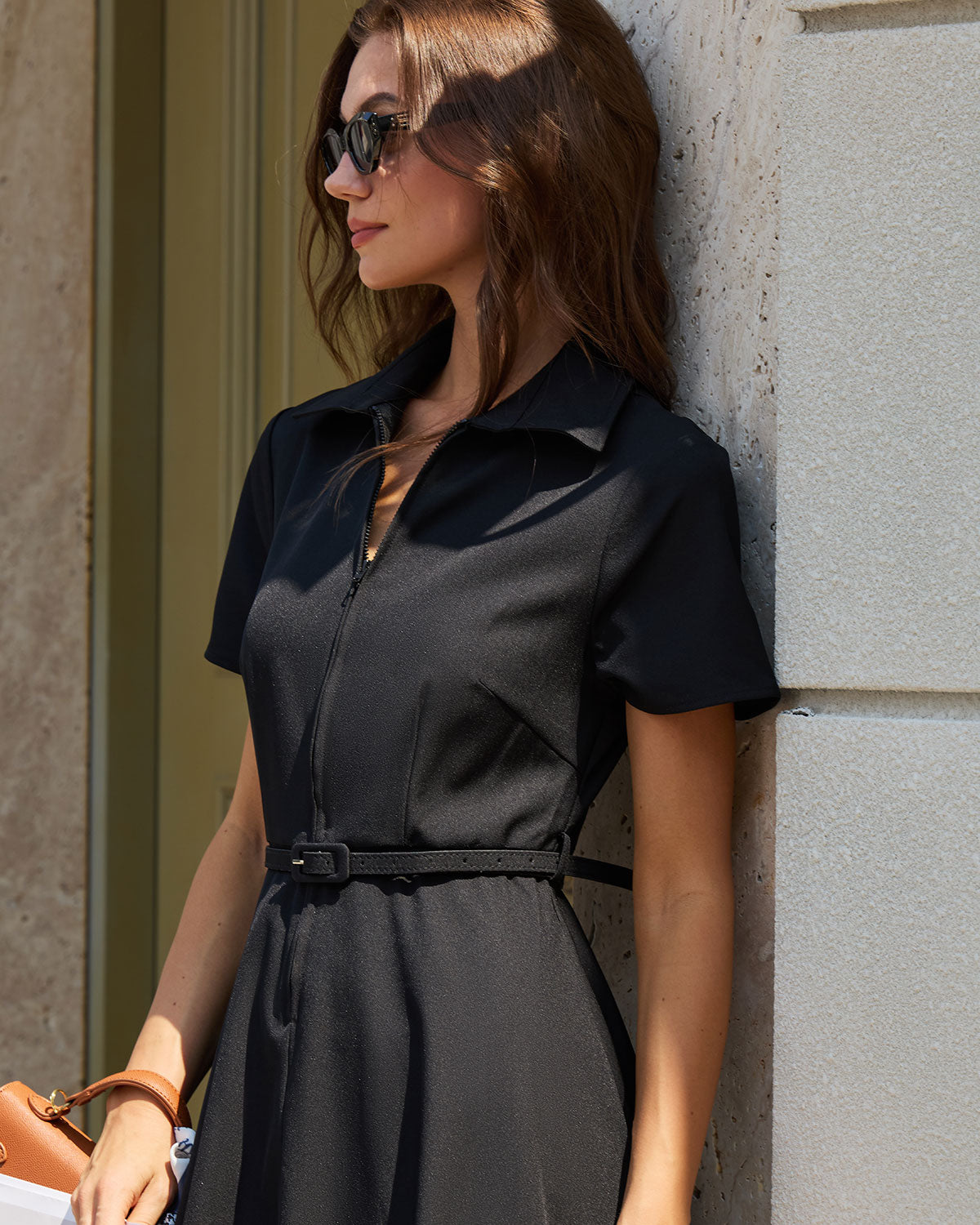 Vestido midi evasê com cinto — Preto