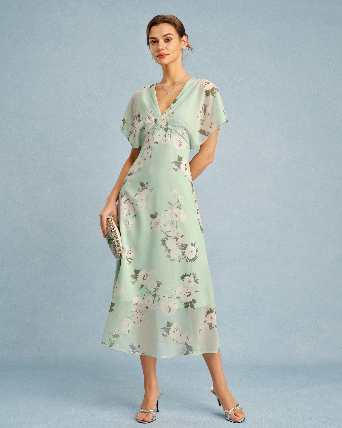 Vestido midi floral em chiffon com decote V — Verde