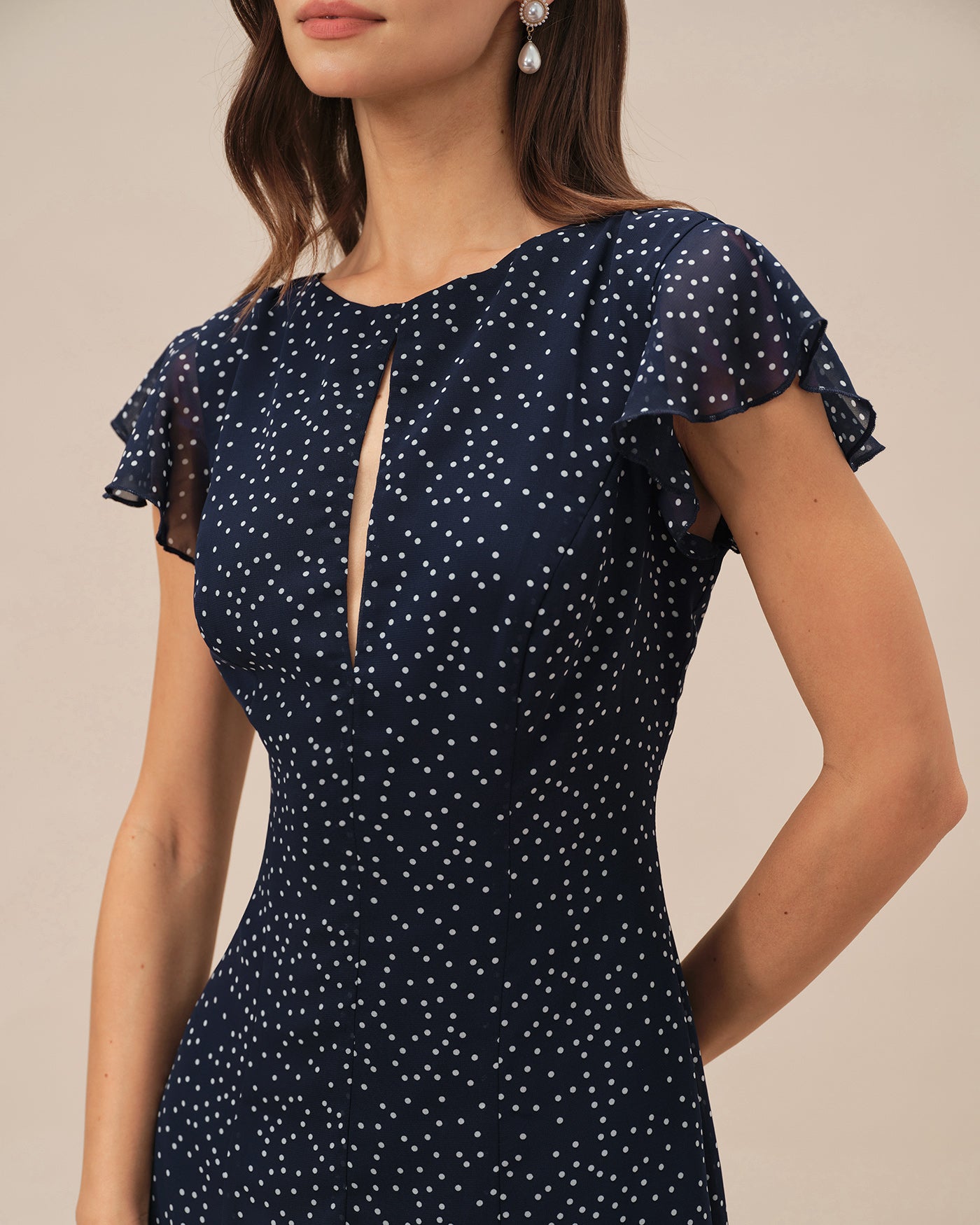 Vestido midi azul com estampa de poá