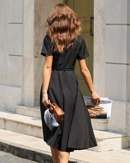 Vestido midi evasê com cinto — Preto