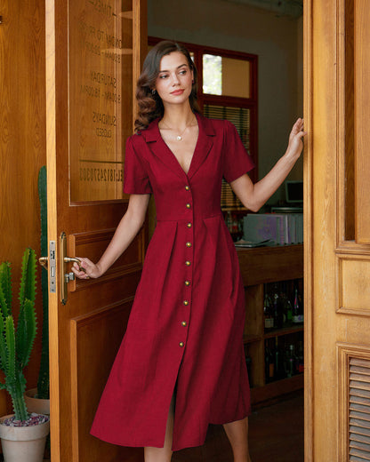 Vestido midi vermelho evasê plissado com botões