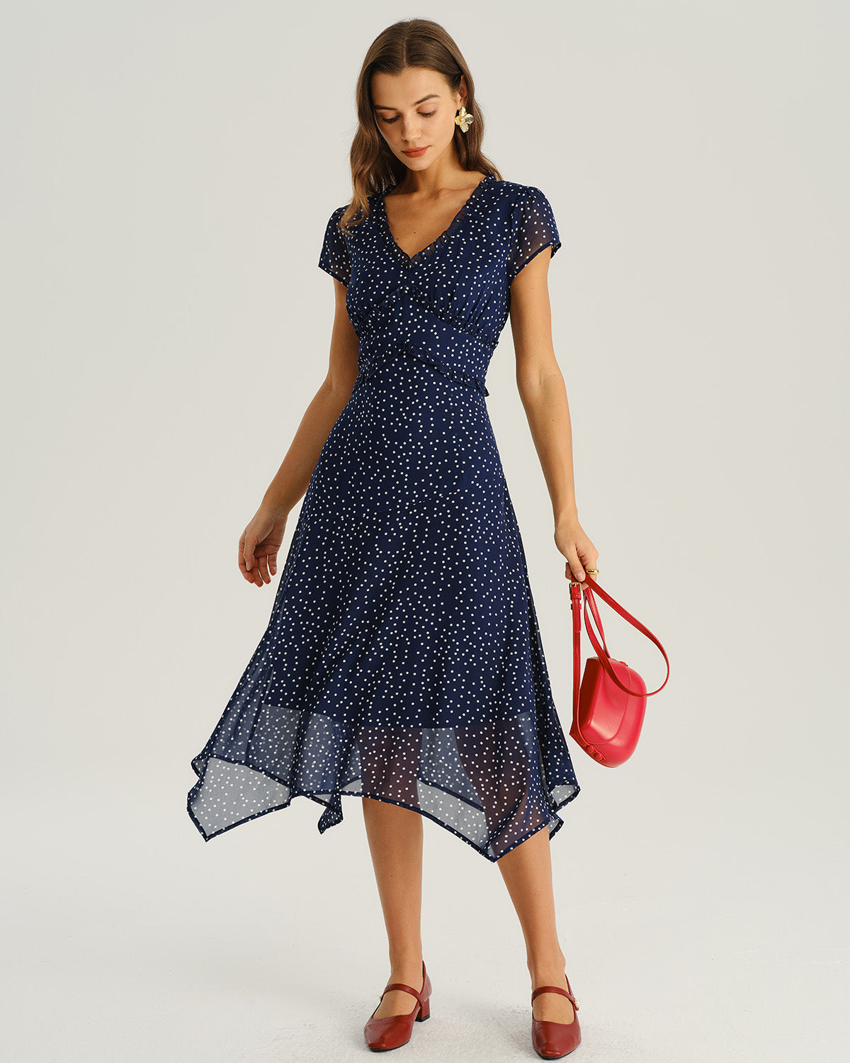 Vestido midi azul-marinho com estampa de poá e manga capa