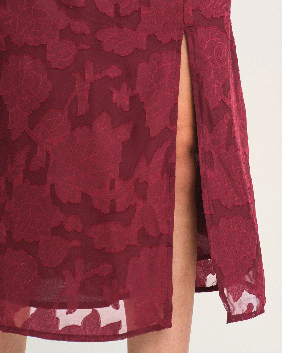 Vestido Midi Jacquard com Fenda - Vinho