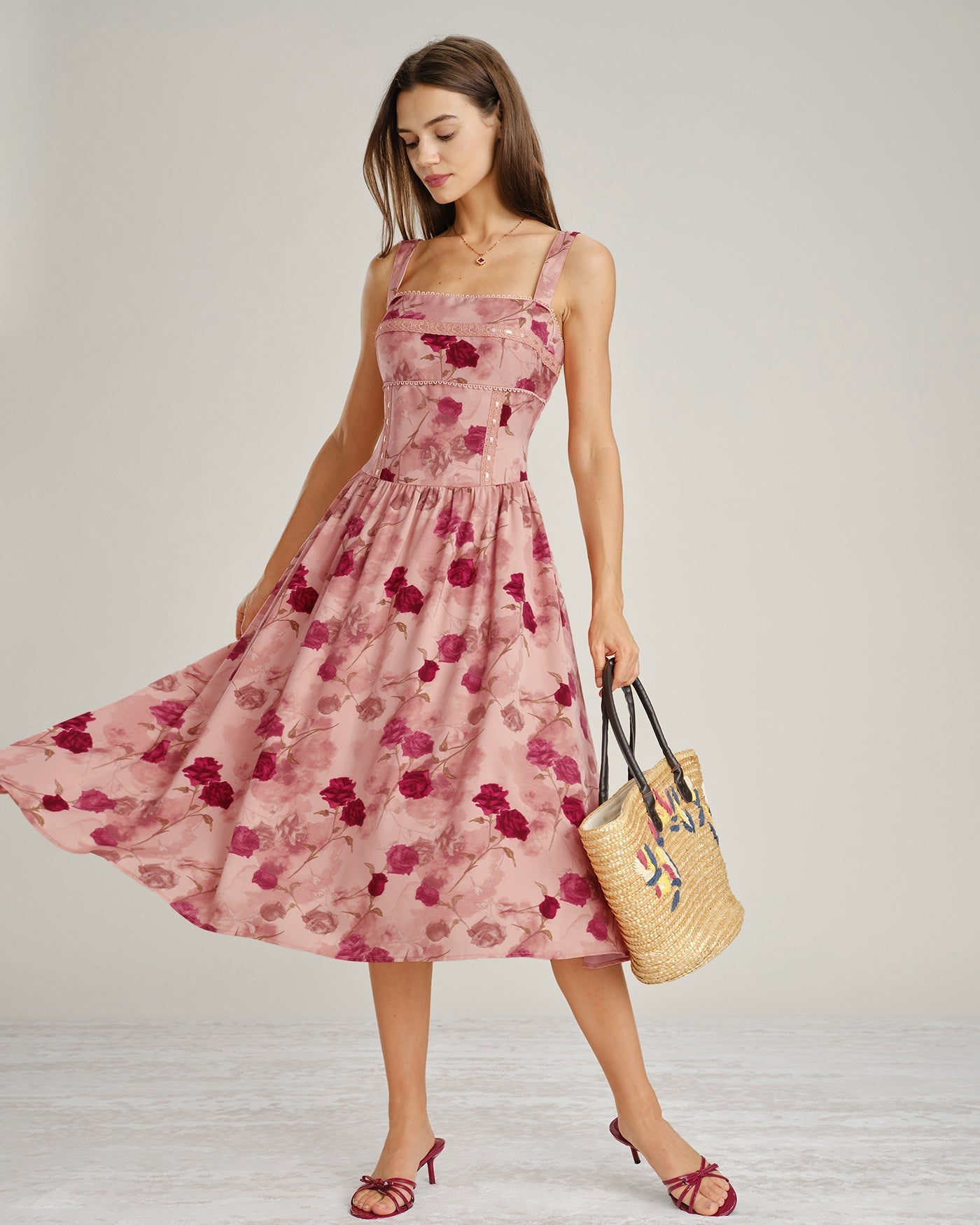 Vestido midi em renda floral com decote quadrado — Rosa