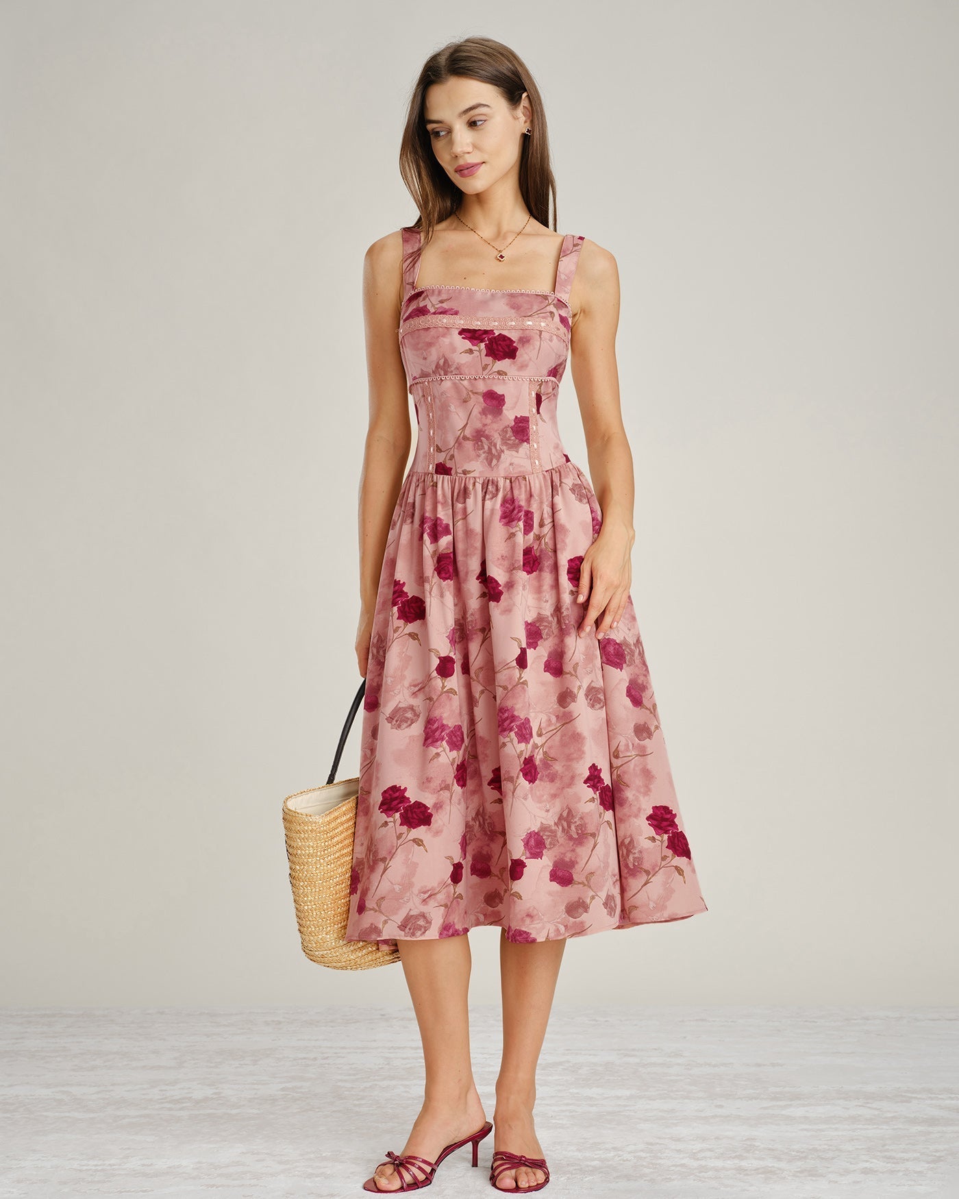 Vestido midi em renda floral com decote quadrado — Rosa