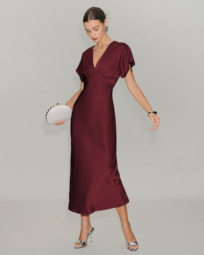 Vestido midi em cetim vinho com mangas drapeadas