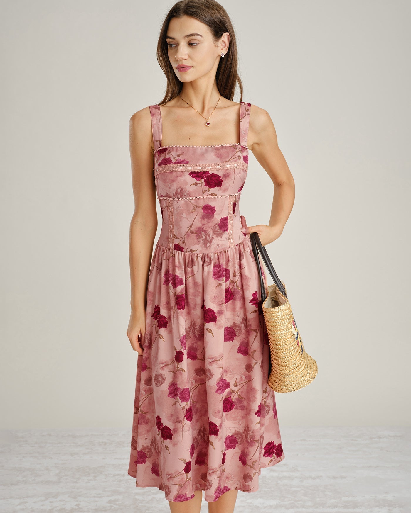 Vestido midi em renda floral com decote quadrado — Rosa