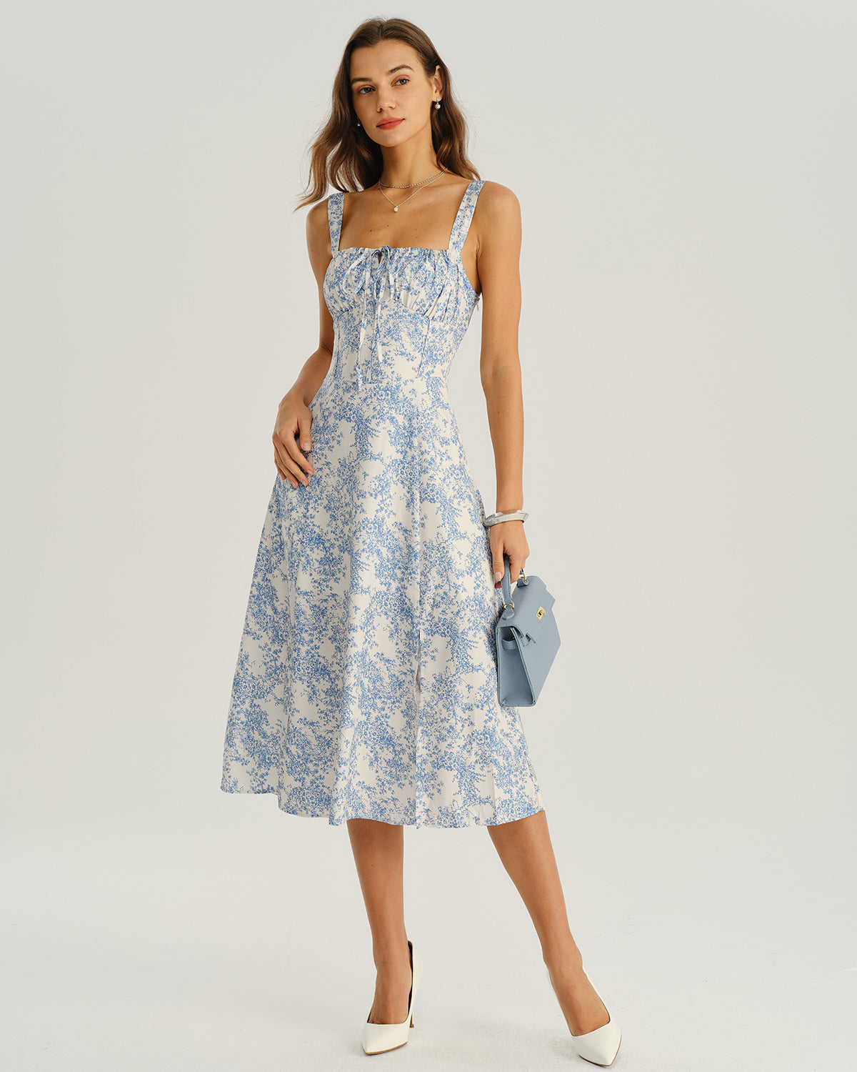 Vestido slip midi floral azul com franzidos
