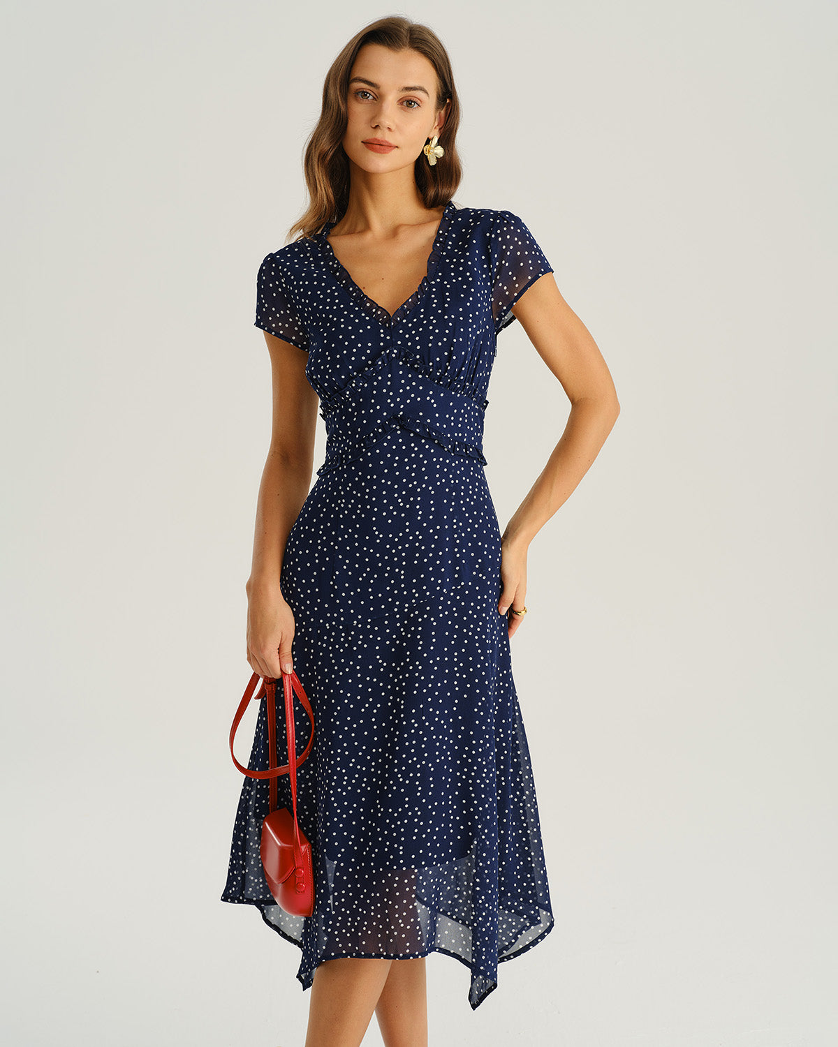 Vestido midi azul-marinho com estampa de poá e manga capa