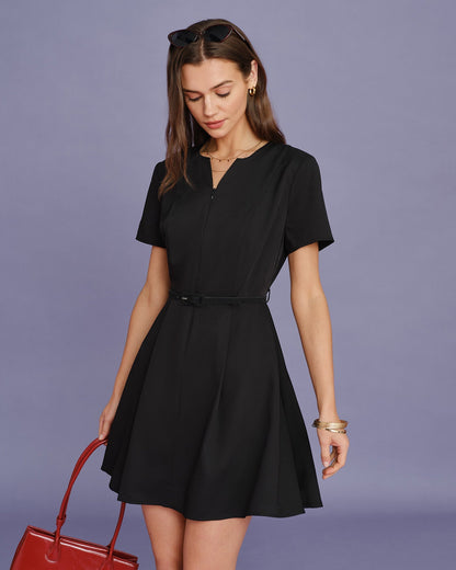 Vestido mini franzido com cinto preto