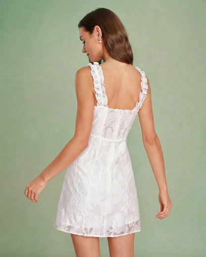 Mini vestido branco em jacquard com decote coração