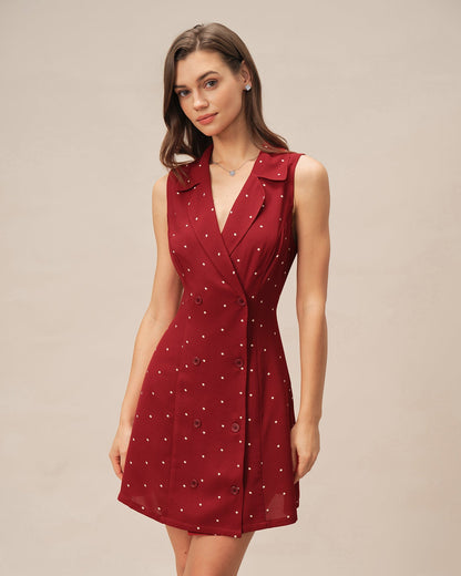 Vestido curto vermelho com decote em V e estampa de poás.