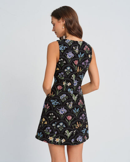 Minivestido floral preto com decote canoa