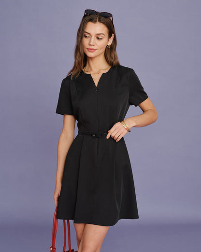 Vestido mini franzido com cinto preto