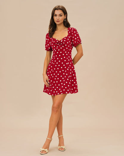 Vestido mini vermelho com estampa poá e mangas bufantes
