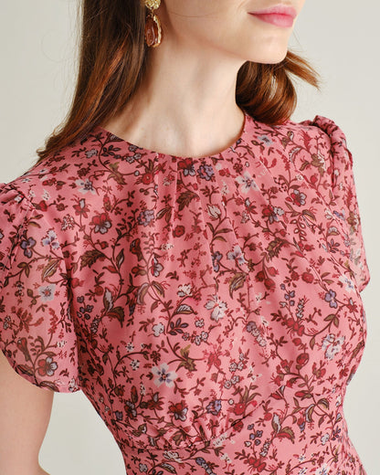 Mini vestido floral rosa em chiffon com babados