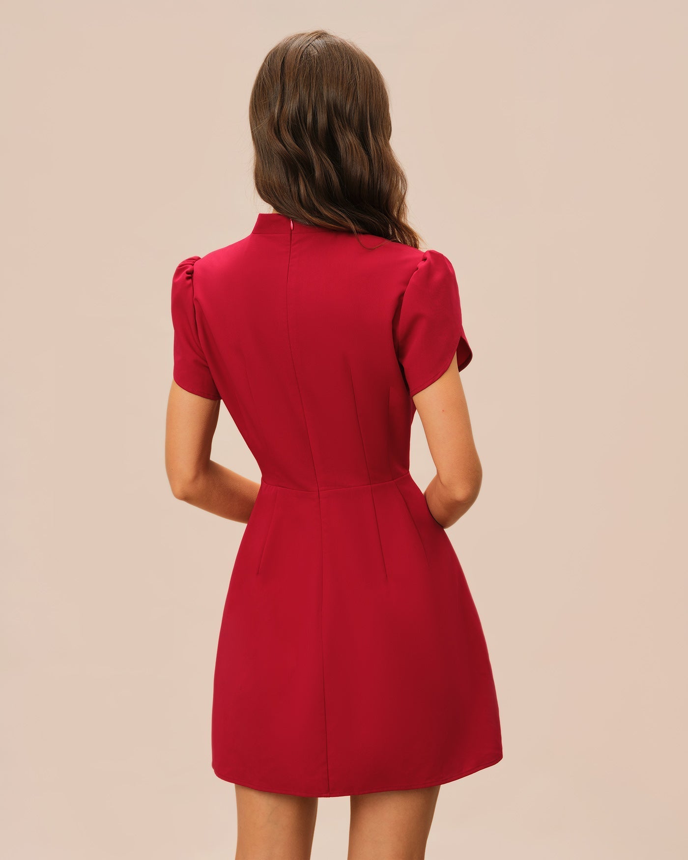 Vestido mini vermelho com mangas pétala