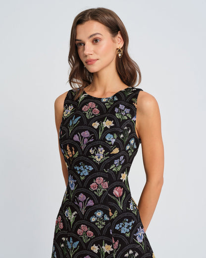 Minivestido floral preto com decote canoa