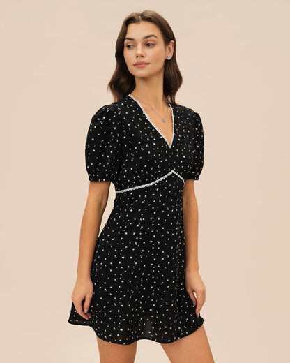 Vestido mini floral de renda com decote em V — Preto