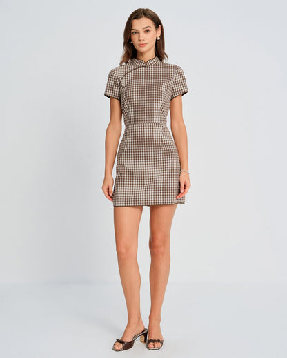 Vestido curto evasê xadrez marrom